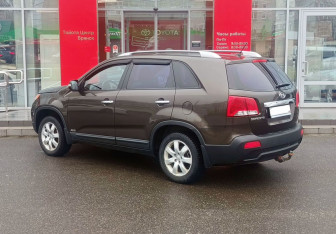 Подержанный автомобиль Kia Sorento 2011 года (7 фото)