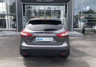 Подержанный автомобиль Nissan Qashqai 2014 года (6 фото)