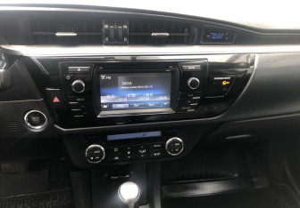 Подержанный автомобиль Toyota Corolla Sedan 2013 года (15 фото)