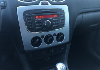 Подержанный автомобиль Ford Focus Hatchback 2008 года (13 фото)