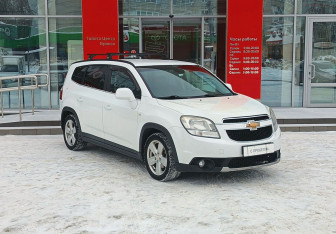 Подержанный автомобиль Chevrolet Orlando 2012 года (3 фото)