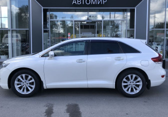 Подержанный автомобиль Toyota Venza 2013 года (8 фото)