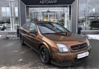 Подержанный автомобиль Opel Vectra Sedan 2004 года (3 фото)