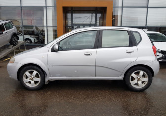 Подержанный автомобиль Chevrolet Aveo Hatchback 2006 года (8 фото)