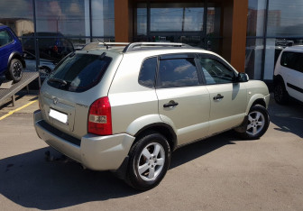 Подержанный автомобиль Hyundai Tucson 2007 года (5 фото)