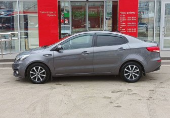 Подержанный автомобиль Kia Rio Sedan 2017 года (8 фото)