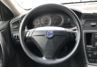 Подержанный автомобиль Volvo S60 2007 года (12 фото)