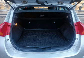 Подержанный автомобиль Toyota Auris Hatchback 2013 года (12 фото)