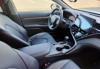 Подержанный автомобиль Toyota Camry Sedan 2022 года (14 фото)