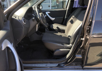 Подержанный автомобиль Renault Sandero 2013 года (9 фото)