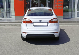 Подержанный автомобиль Ford Fiesta Sedan 2016 года (6 фото)