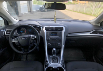 Подержанный автомобиль Ford Mondeo Sedan 2015 года (10 фото)