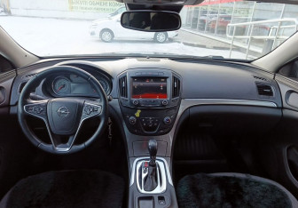 Подержанный автомобиль Opel Insignia Liftback 2014 года (15 фото)