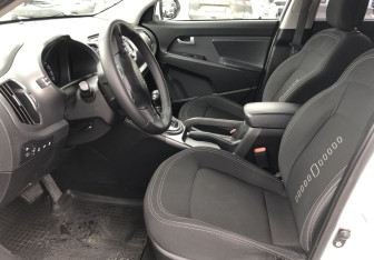 Подержанный автомобиль Kia Sportage 2012 года (9 фото)