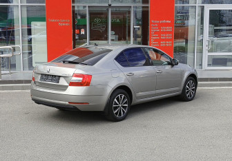 Подержанный автомобиль Skoda Octavia Liftback 2019 года (5 фото)