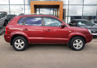 Подержанный автомобиль Hyundai Tucson 2008 года (4 фото)