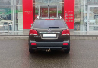 Подержанный автомобиль Kia Sorento 2011 года (6 фото)