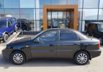 Подержанный автомобиль Chevrolet Lanos 2008 года (8 фото)