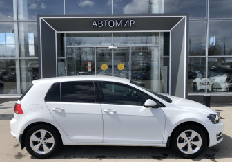 Подержанный автомобиль Volkswagen Golf Hatchback 2013 года (4 фото)