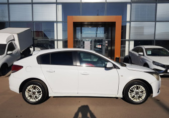 Подержанный автомобиль Chevrolet Cruze Hatchback 2012 года (4 фото)