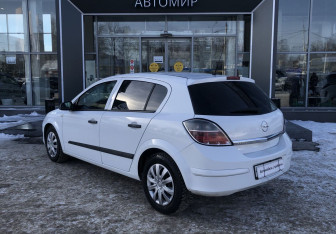 Подержанный автомобиль Opel Astra Hatchback 2008 года (7 фото)