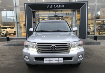 Подержанный автомобиль Toyota Land Cruiser Suv 2013 года (2 фото)