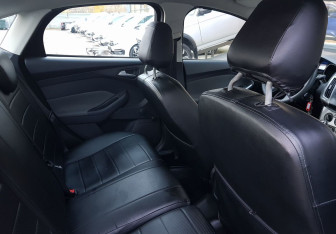 Подержанный автомобиль Ford Focus Sedan 2011 года (10 фото)