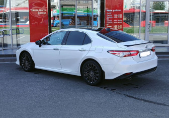 Подержанный автомобиль Toyota Camry Sedan 2022 года (7 фото)