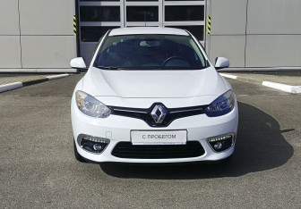 Подержанный автомобиль Renault Fluence 2013 года (2 фото)
