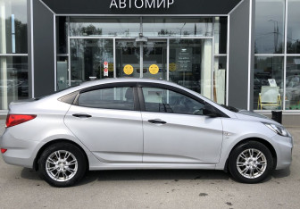 Подержанный автомобиль Hyundai Solaris Sedan 2013 года (4 фото)