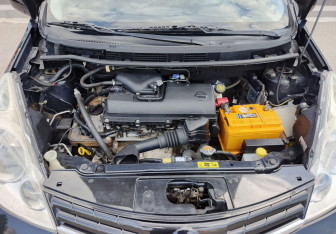 Подержанный автомобиль Nissan Note 2013 года (11 фото)