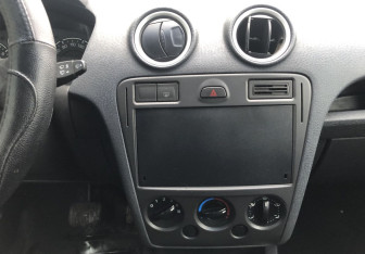 Подержанный автомобиль Ford Fusion 2006 года (14 фото)