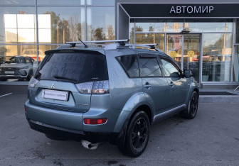 Подержанный автомобиль Mitsubishi Outlander 2007 года (7 фото)