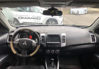 Подержанный автомобиль Mitsubishi Outlander 2008 года (10 фото)