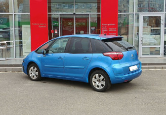 Подержанный автомобиль Citroen C4 Picasso 2011 года (7 фото)
