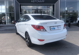 Подержанный автомобиль Hyundai Solaris Sedan 2012 года (7 фото)