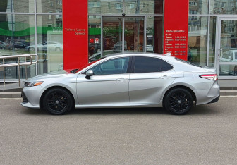 Подержанный автомобиль Toyota Camry Sedan 2020 года (8 фото)