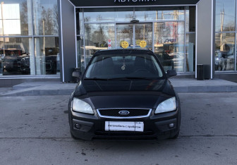 Подержанный автомобиль Ford Focus Sedan 2005 года (2 фото)