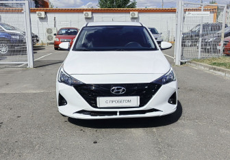 Подержанный автомобиль Hyundai Solaris Sedan 2022 года (2 фото)