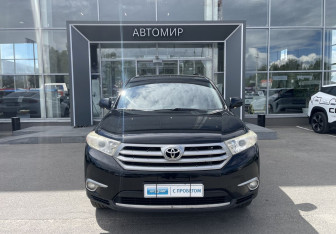 Подержанный автомобиль Toyota Highlander 2013 года (2 фото)