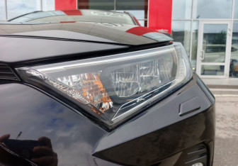 Подержанный автомобиль Toyota RAV4 2020 года (9 фото)