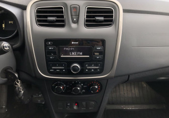 Подержанный автомобиль Renault Sandero 2019 года (12 фото)