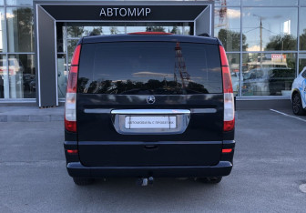 Подержанный автомобиль Mercedes-Benz Viano 2004 года (6 фото)