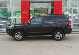 Подержанный автомобиль Toyota Land Cruiser Prado 2019 года (8 фото)