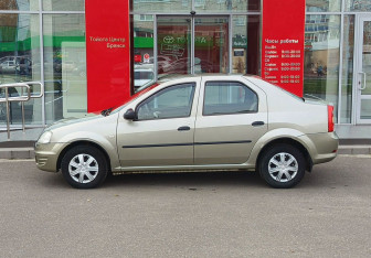 Подержанный автомобиль Renault Logan Sedan 2011 года (8 фото)