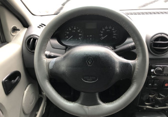 Подержанный автомобиль Renault Logan Sedan 2007 года (12 фото)