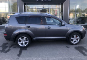 Подержанный автомобиль Mitsubishi Outlander 2008 года (4 фото)