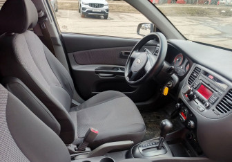 Подержанный автомобиль Kia Rio Hatchback 2011 года (14 фото)