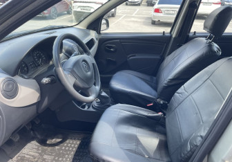 Подержанный автомобиль Renault Sandero 2013 года (9 фото)