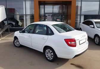 Подержанный автомобиль LADA (ВАЗ) Granta Sedan 2023 года (7 фото)